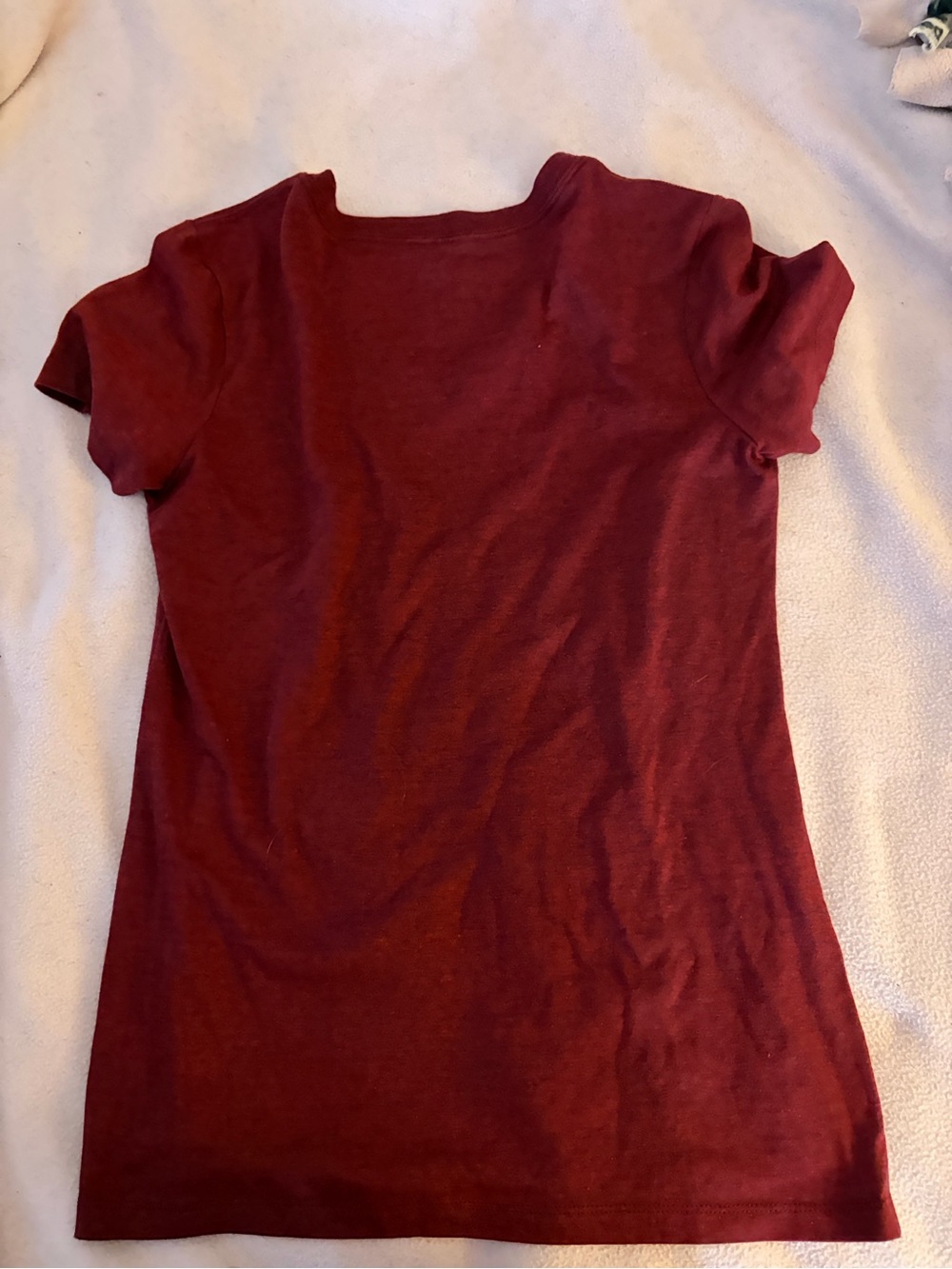 Maroon V-Neck Graphic Tee with Forest Heart - Picture 3 of 3